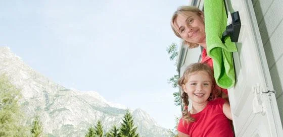 Gezin bij camper-camperverzekering-particulier