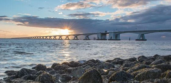 Brug-lonely planet-particulier