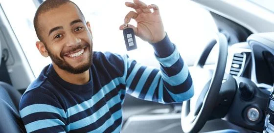 Man in auto-private lease-particulier