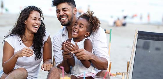 Gezin op het strand-vakantietrends-particulier