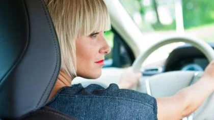 Vrouw achter stuur – Autoverzekering – Particulier