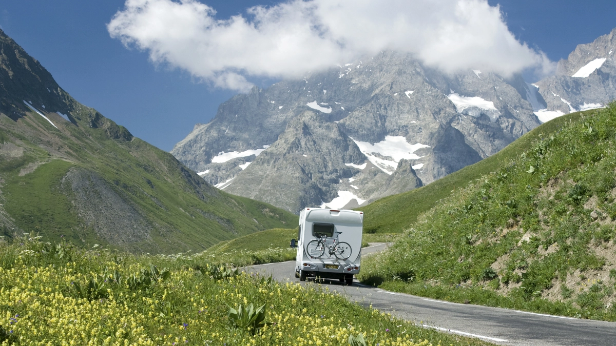 Camper in de bergen-veilig reiden-particulier