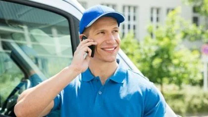 Bezorger aan telefoon – Specialismen – Zakelijk