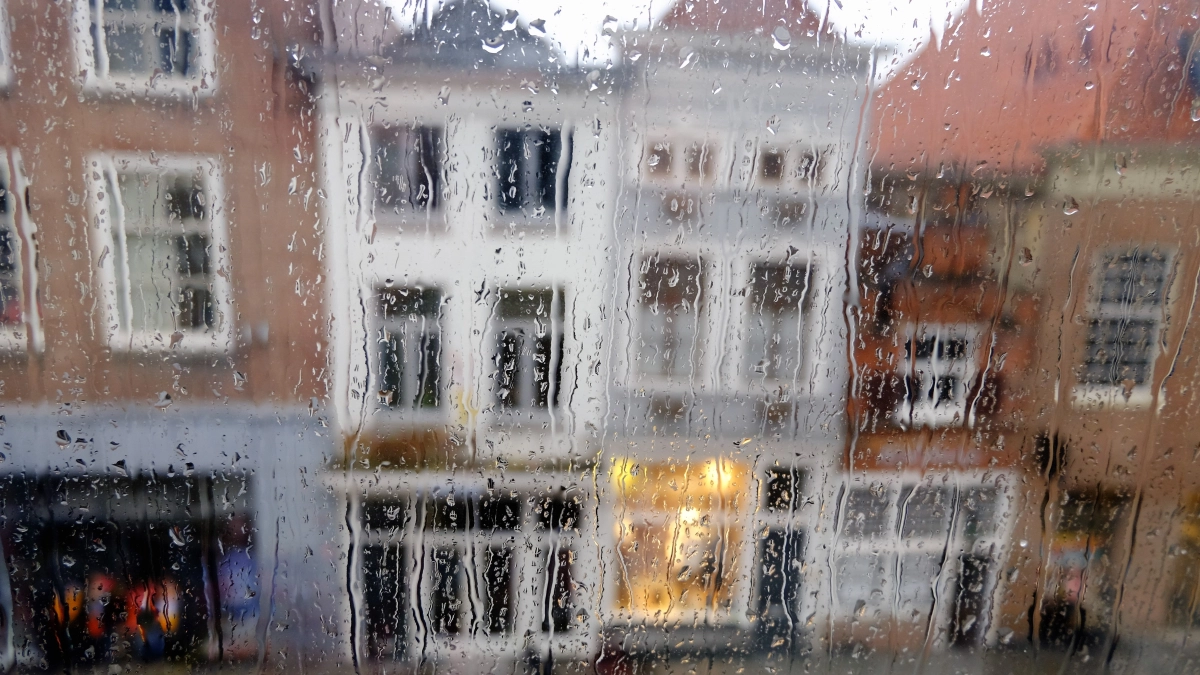 Huizen in regen – Gebouwenverzekering – Zakelijk