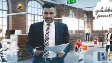 Man met documenten – Preventieservice – Zakelijk
