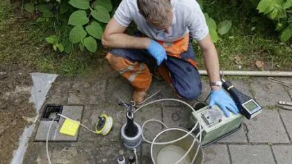 Man doet bodemonderzoek – Preventieservice – Zakelijk