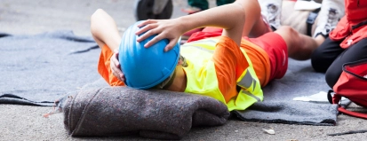Werkman ligt op grond na ongeluk – Preventieservice – Zakelijk