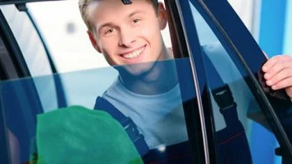 Man stapt in auto – Hagelschade – Particulier