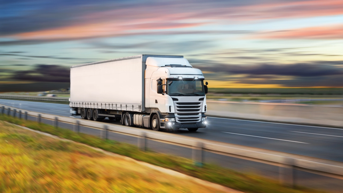 Vrachtwagen op snelweg – Corona – Zakelijk