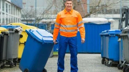 Vuilnisman rijdt vuilnisbak – Gebouwenverzekering – Zakelijk
