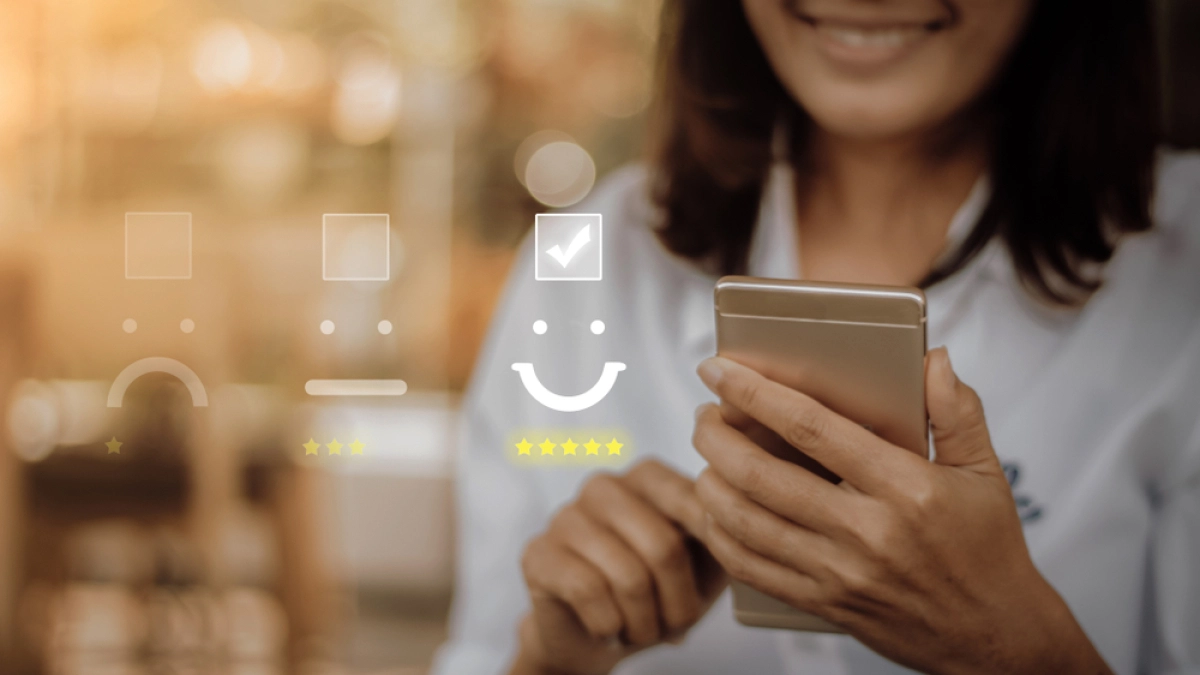 Vrouw op telefoon – Klantwaardering – Zicht adviseurs