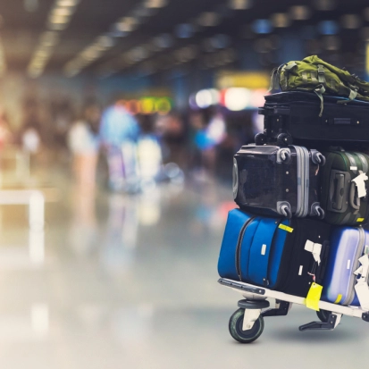 Bagage op kar op vliegveld – Doorlopende reisverzekering – Particulier