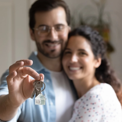 Gelukkig stel heeft een huis gekocht – Hypotheek – Particulier