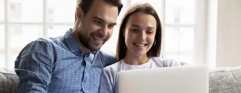 Stel thuis op de laptop – Hypotheek – Particulier