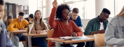 Studentenpakket – Header – Meisje in klas