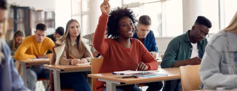 Studentenpakket – Header – Meisje in klas