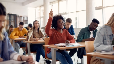 Studentenpakket – Header – Meisje in klas