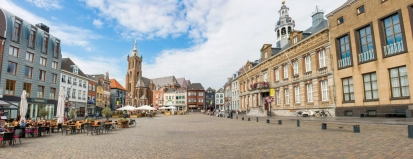 Roermond marktplein en gemeentehuis