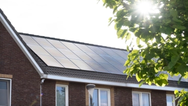 Woning met zonnepanelen 882138966